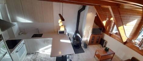 Køleskab, mikrobølgeovn, ovn, kaffe-/temaskine