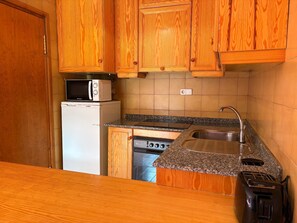 冷蔵庫、電子レンジ、オーブン、トースター