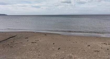 Prime Location in Ayr Town Centre yet only 300yds from the beach.