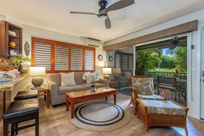 TV - Poolside peace, garden views in a modern setting (Kihei)