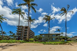 Exterior - Poolside peace, garden views in a modern setting (Kihei)