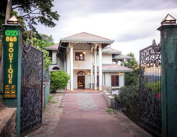 Front of property - Starry Boutique (Kandy)