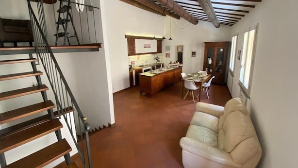 A spacious living area with a staircase, a dining area, and a kitchen. - Lhe srl Beating Heart (Cesena)