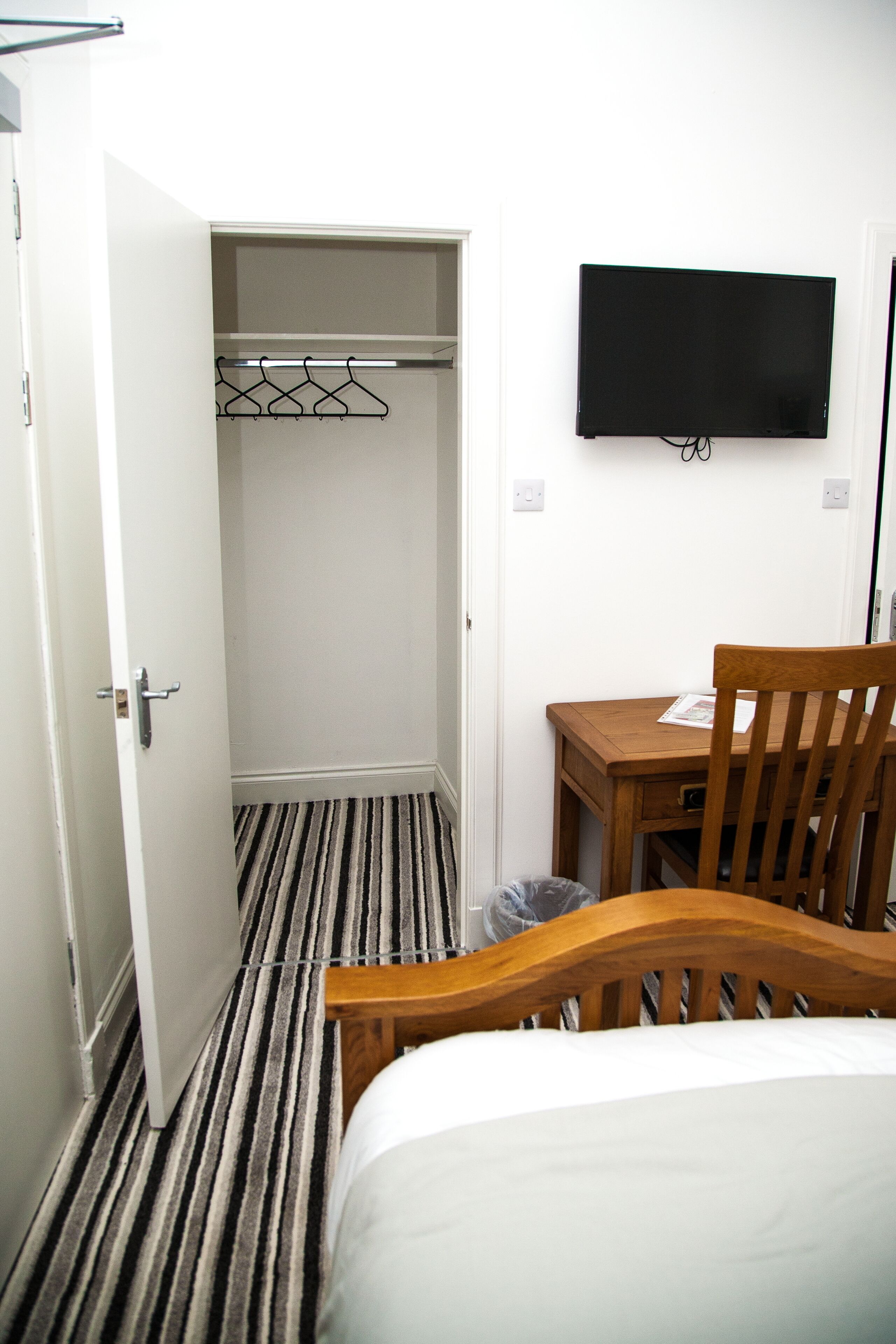 5 chambres, bureau, Wi-Fi gratuit, draps fournis