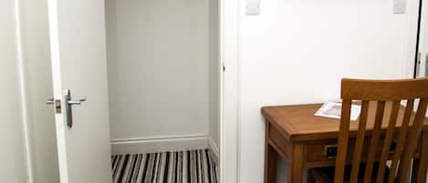 5 dormitorios, escritorio, wifi gratis y ropa de cama