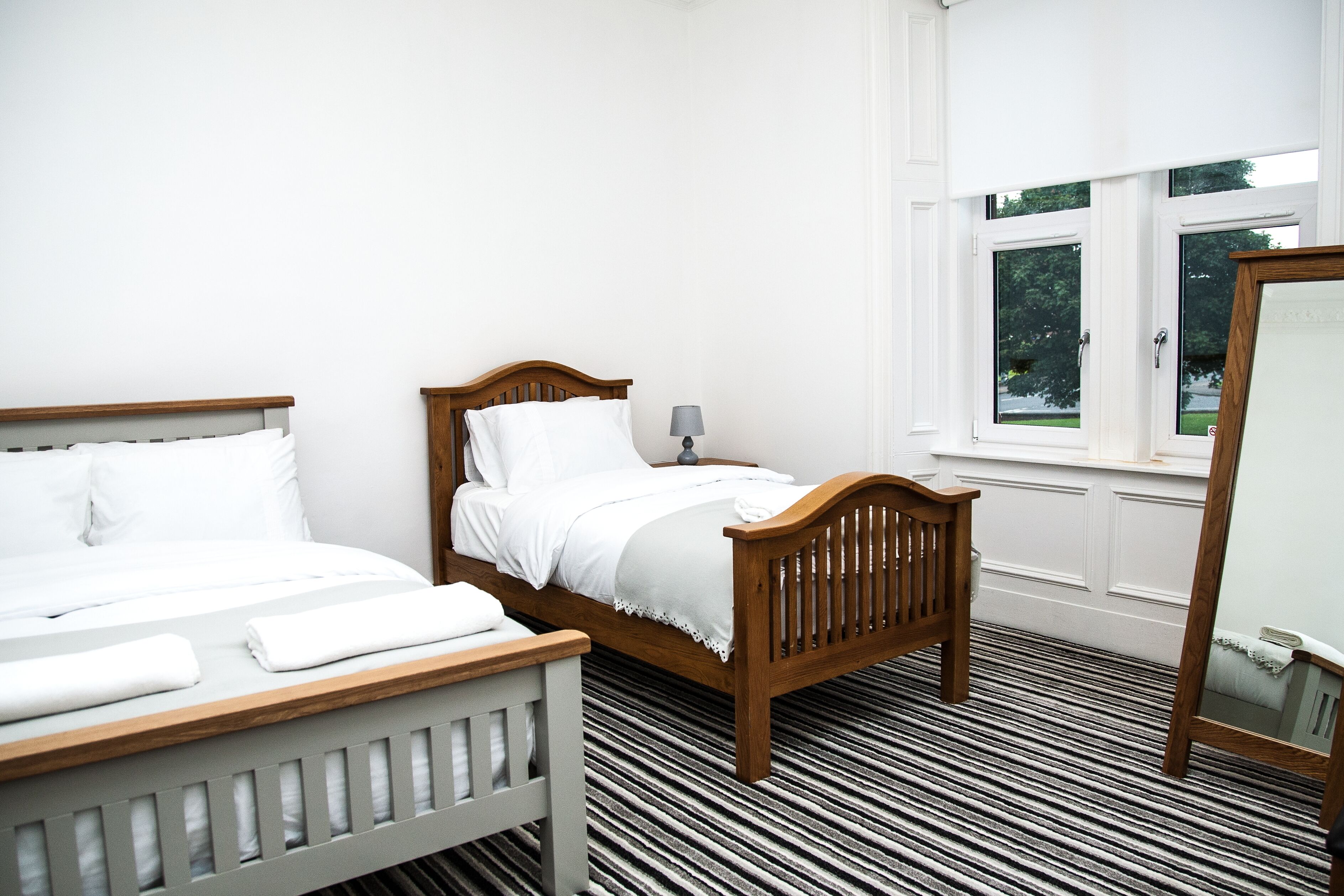 5 chambres, bureau, Wi-Fi gratuit, draps fournis