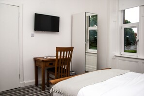 5 Schlafzimmer, Schreibtisch, kostenloses WLAN, Bettwäsche