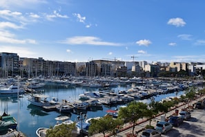 Apartment - Bright and Central 2 Bedroom With Harbour View (Msida)