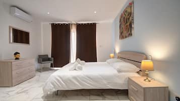 Apartment | 3 bedrooms, desk, iron/ironing board, Internet