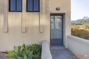 Apartment | 2 bedrooms, Internet - Seafront 2 Bedroom Apartment Overlooking Bay (Mellieha)