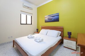 Apartment | 2 bedrooms, Internet - Seafront 2 Bedroom Apartment Overlooking Bay (Mellieha)