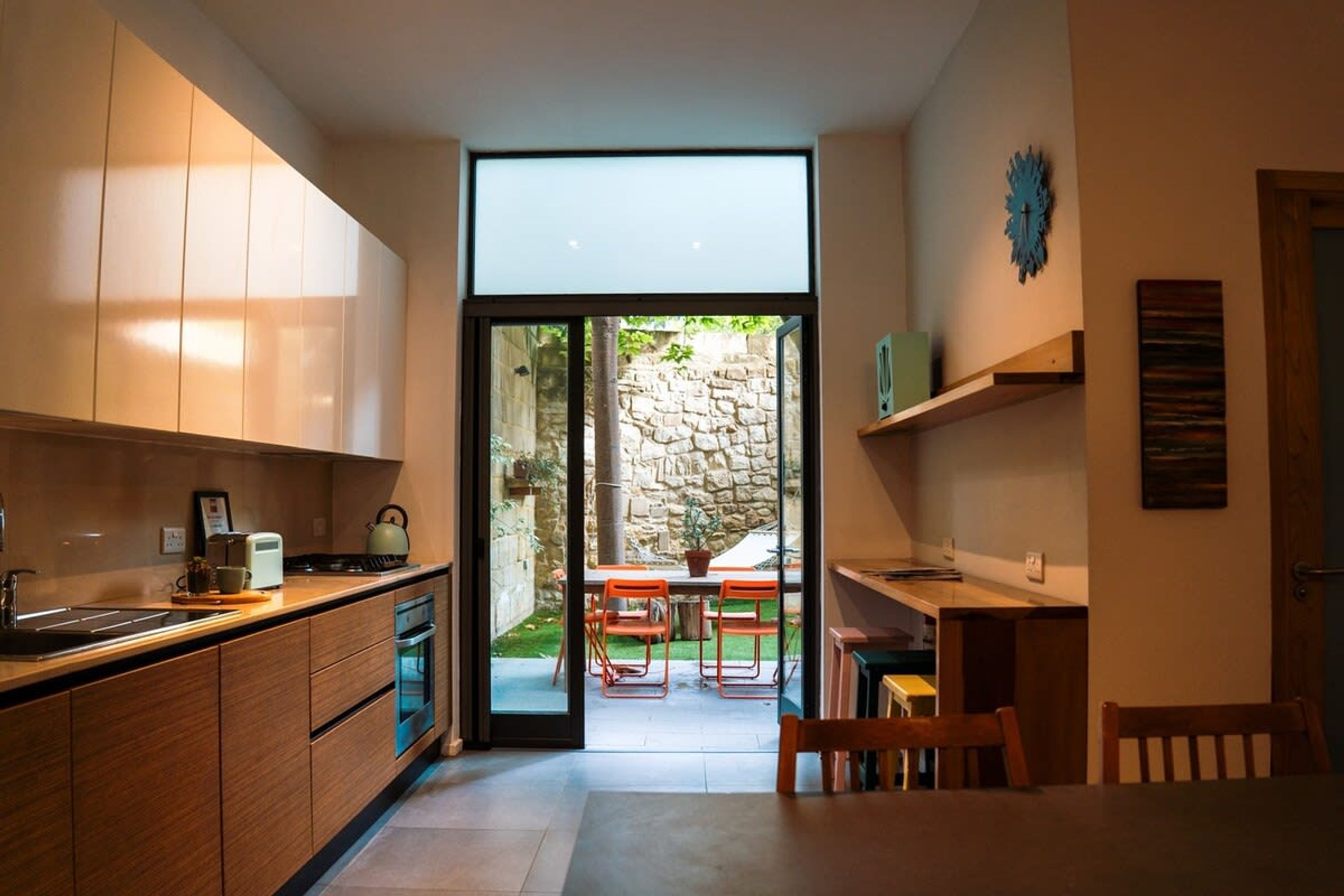 House | 3 bedrooms, desk, iron/ironing board, Internet