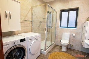 3 bedrooms, desk, iron/ironing board, Internet - A Pretty Holiday Home in Malta s Fishing Village (Marsaxlokk)