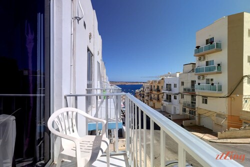Seaside 2 Bedroom Apartment With Side Sea Views