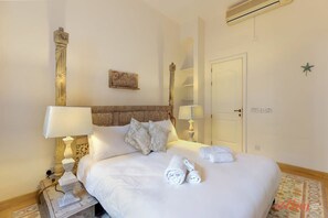 Apartment | 2 bedrooms, desk, Internet