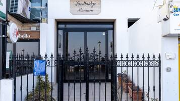 Apartment | 3 bedrooms, Internet