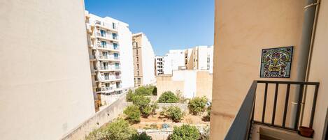 Apartamento | 2 dormitorios, escritorio, Internet