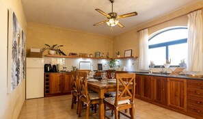 Apartment | 3 bedrooms, desk, Internet