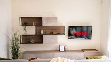 Apartment | 2 bedrooms, desk, Internet