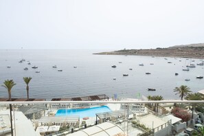 2 habitaciones, escritorio y acceso a internet