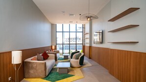 A modern lounge area with a sofa, armchairs, a coffee table, and a floor lamp. - Avo Sport Résidence, Diamniadio (Diamniadio)