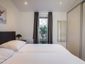 House | 2 bedrooms, individually furnished, bed sheets - Lodge in Netherlands With Furnished Terrace (Oirschot)