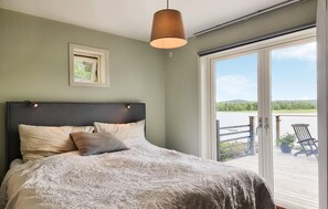 2 bedrooms, free WiFi - Beach front home in örby with sauna (Örby)