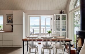 Dining - Beach front home in örby with sauna (Örby)