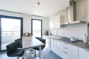 Fridge, microwave, oven, stovetop