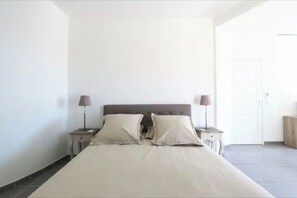 2 bedrooms, iron/ironing board, WiFi, bed sheets - Unique a Cannes (Cannes)