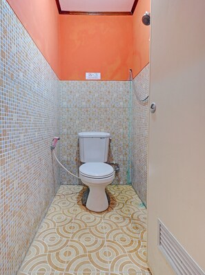 Deluxe-Doppelzimmer | Badezimmer | Dusche, Handtücher