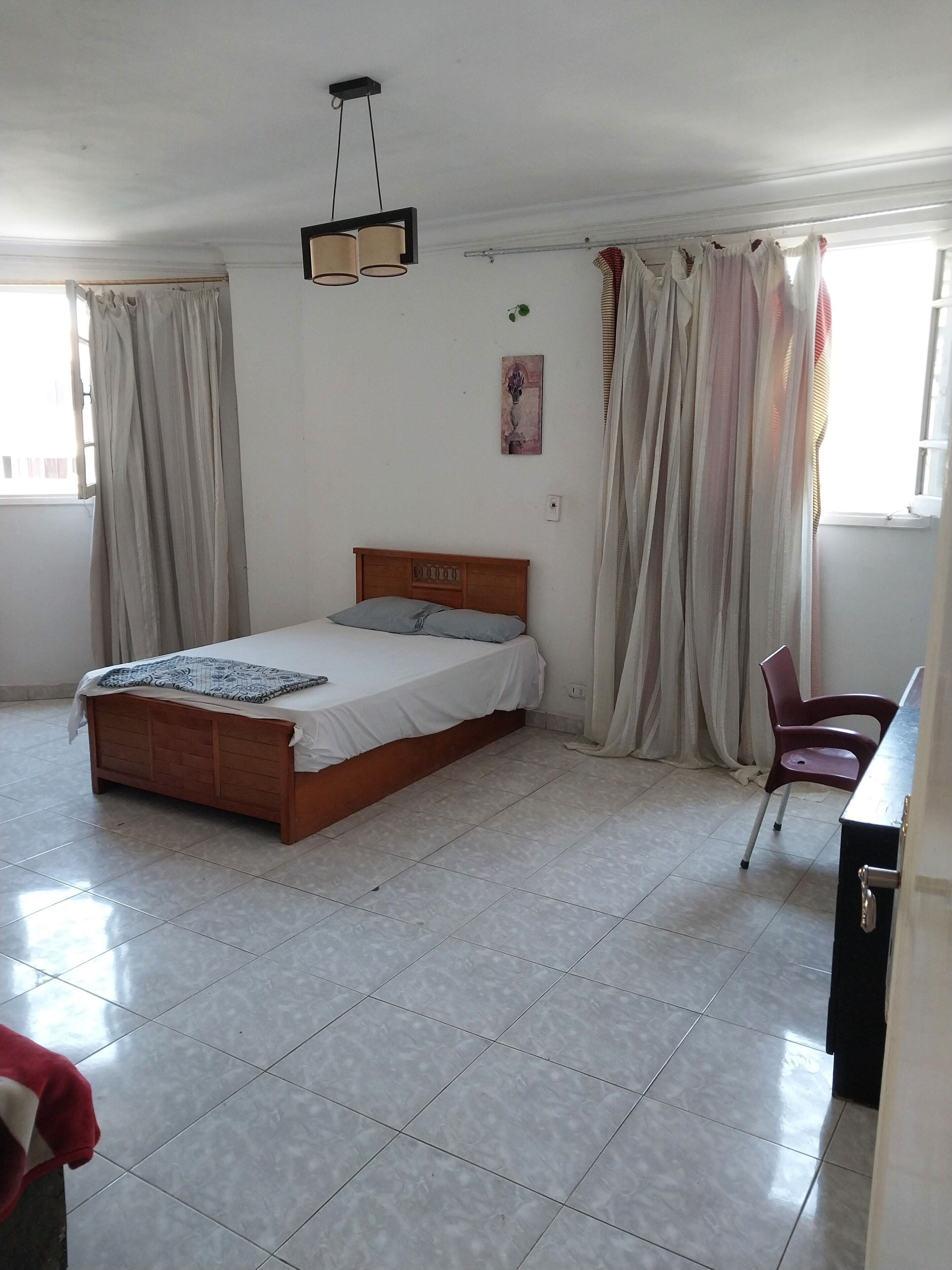 6 chambres, fer et planche à repasser, Wi-Fi, draps fournis