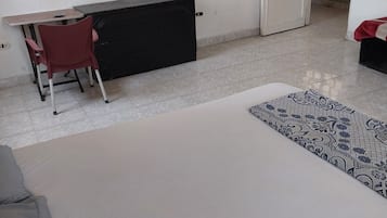 6 habitaciones, tabla de planchar con plancha, wifi y ropa de cama