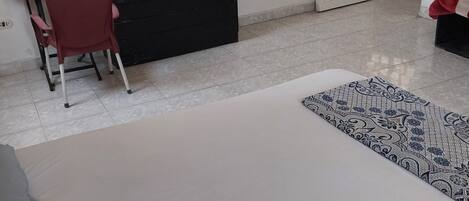 6 bedrooms, iron/ironing board, WiFi, bed sheets