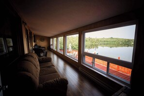 Interior - Waterfront with Spa - Havre de l'Auror (Outaouais)