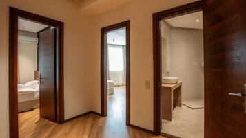 Classic-Suite, Balkon, Stadtblick | Schreibtisch, kostenloses WLAN