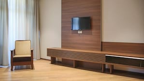 Phòng Suite phong cách cổ điển, ban công, quang cảnh thành phố | Bàn, truy cập Internet không dây miễn phí 