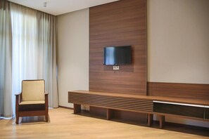 經典套房, 陽台, 城市景觀 | 書桌、免費無線上網