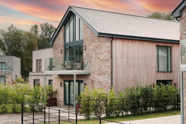 Unclassified image, 1 of 33, button