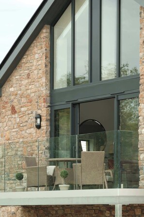 Unclassified image, 3 of 33, button