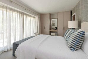 4 habitaciones, tabla de planchar con plancha, cuna de viaje y wifi 