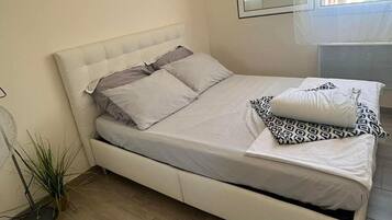 1 chambre, fer et planche à repasser, Wi-Fi, draps fournis