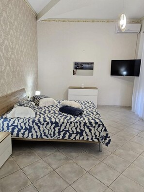 2 chambres, fer et planche à repasser, Wi-Fi gratuit, draps fournis