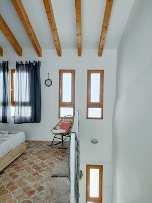 2 soverom, skrivebord, strykejern/-brett og wi-fi (inkludert)