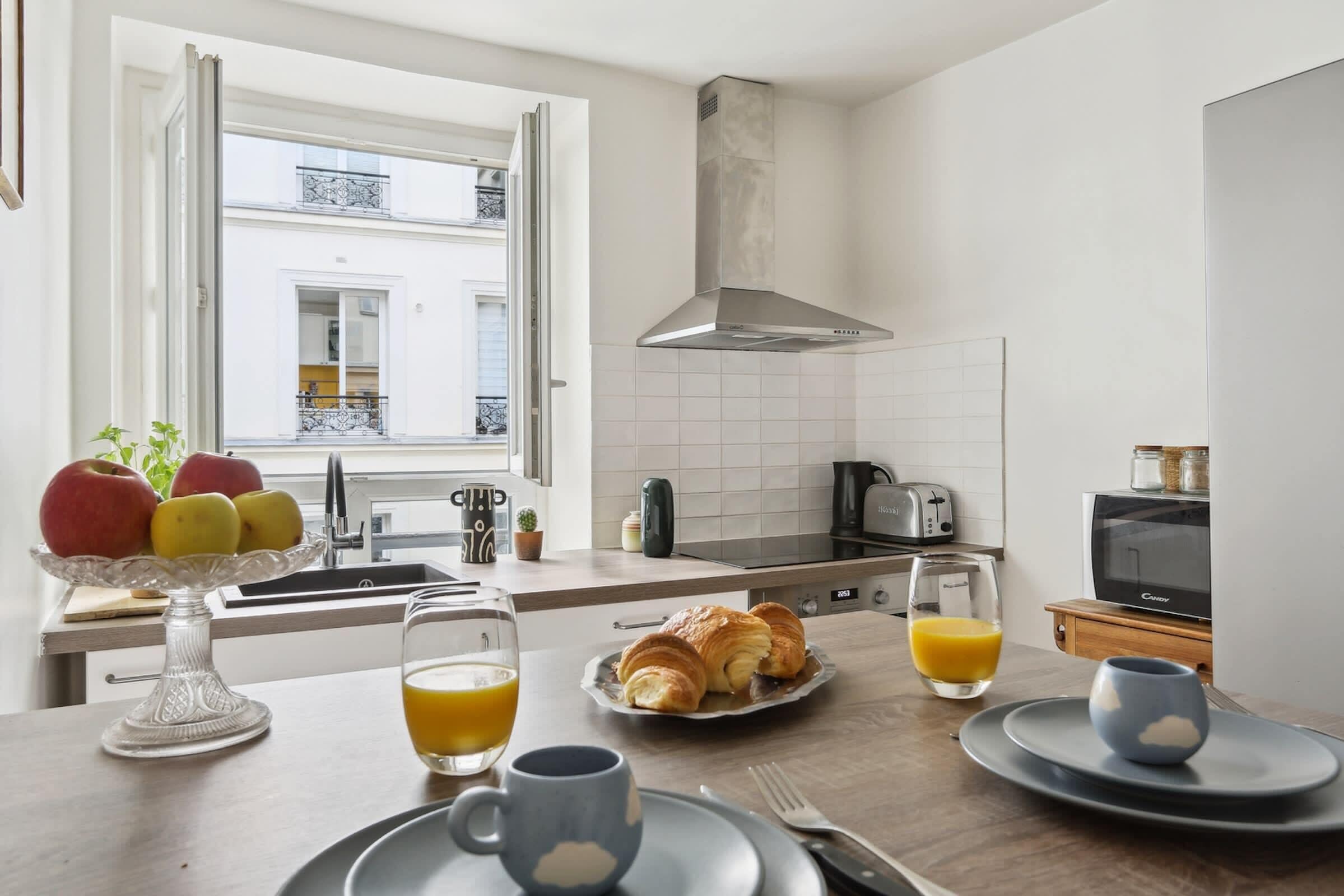 Frigorífic, microones, forn i placa de cuina 