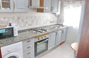 Fridge, microwave, oven, coffee/tea maker