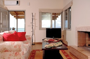 Living area - Maisonette Afroditi with Sea View (Kalamata)
