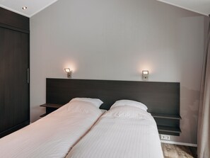 2 habitaciones, muebles diferentes y ropa de cama 