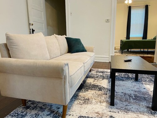 1BR Apartment – Washer/Dryer, Fenced Backyard, Free Parking, Near Arch