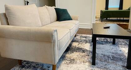 1BR Apartment – Washer/Dryer, Fenced Backyard, Free Parking, Near Arch